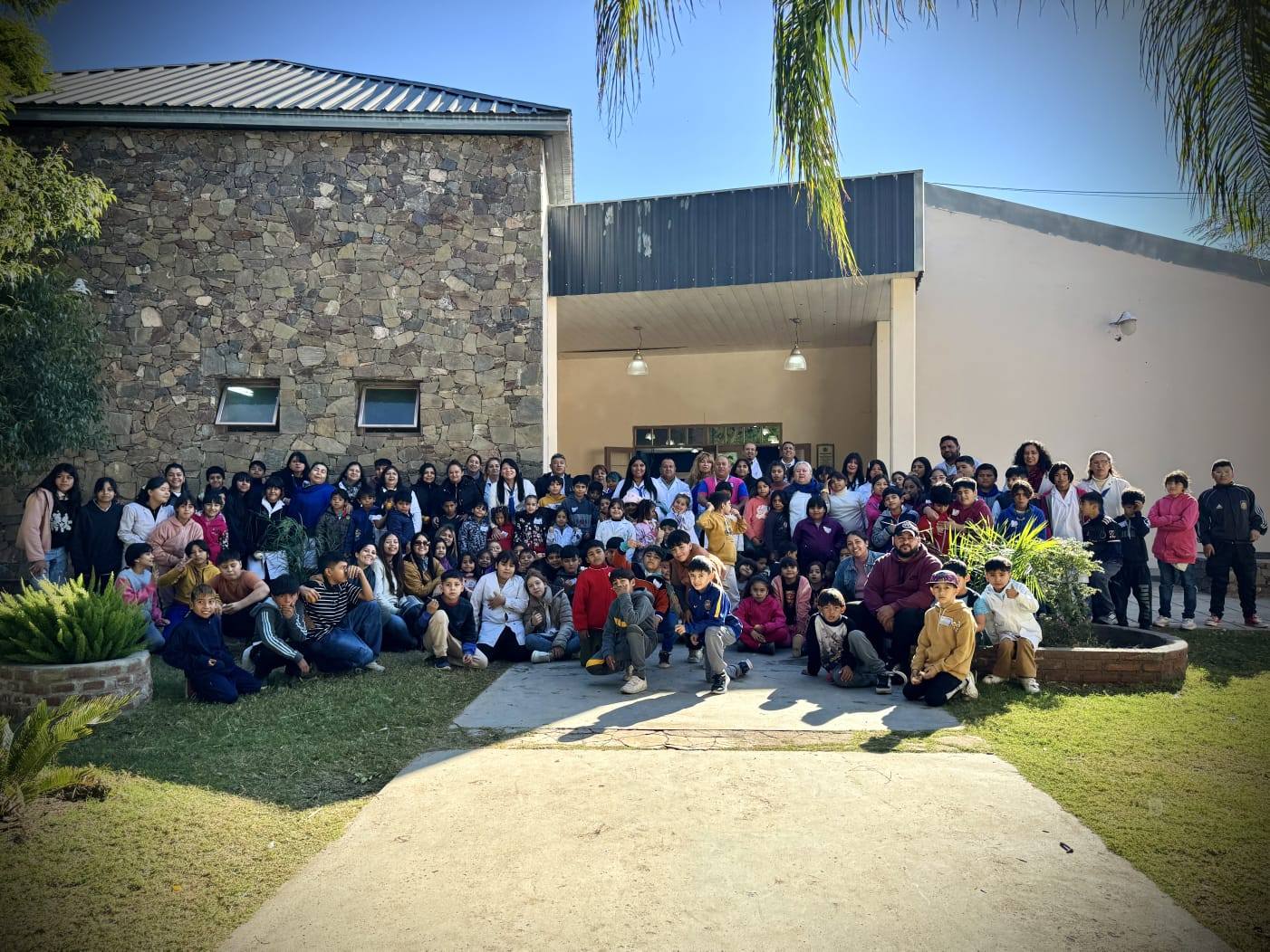 Vivimos una jornada hermosa en el Hogar Escuela, compartiendo con los niños y niñas actividades que nos enseñan a cuidar el planeta.