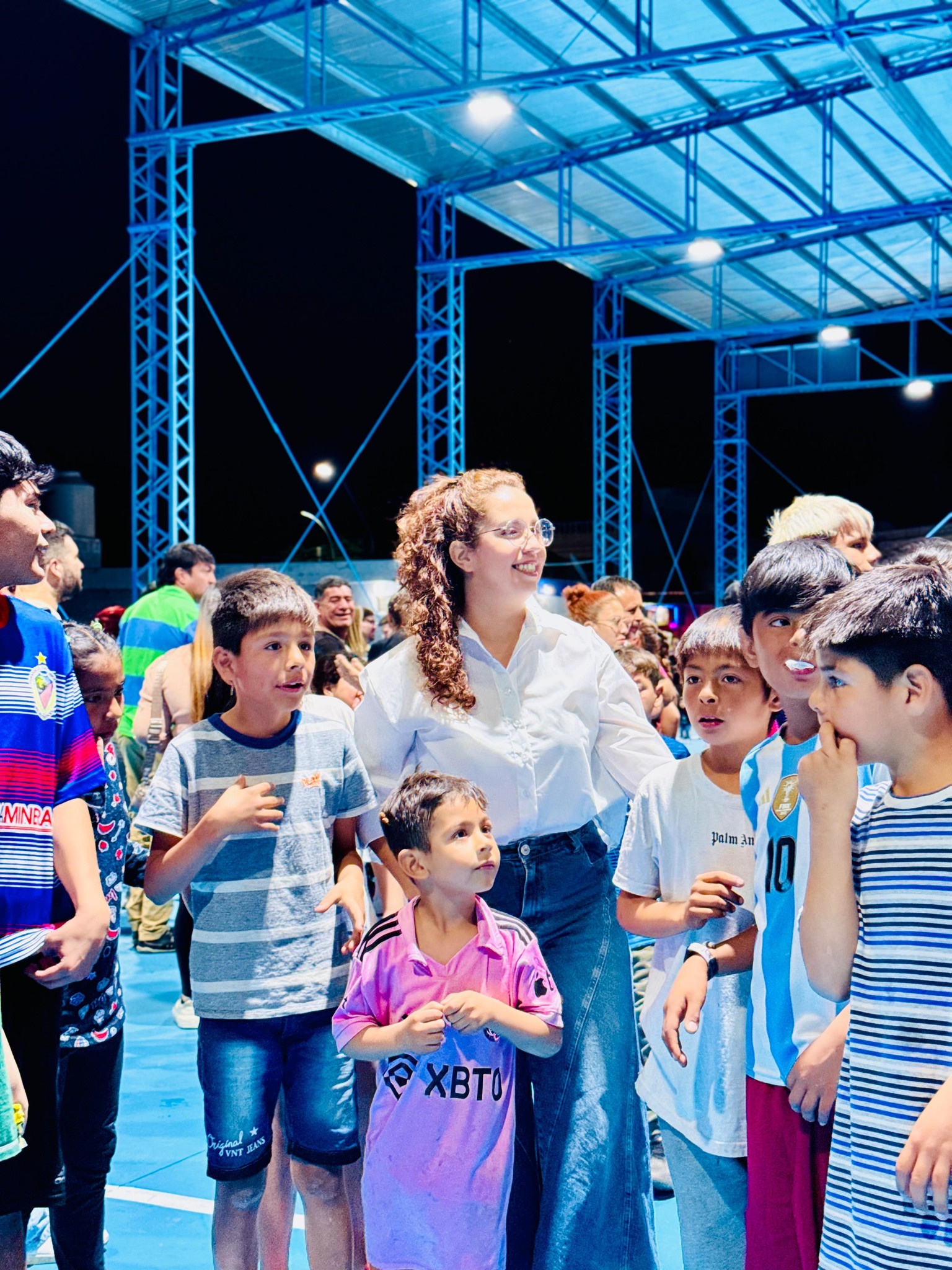 Celebramos la inauguración de la nueva cancha multideportiva en el Club El Auténtico, un sueño hecho realidad para la comunidad del sur de la Capital.