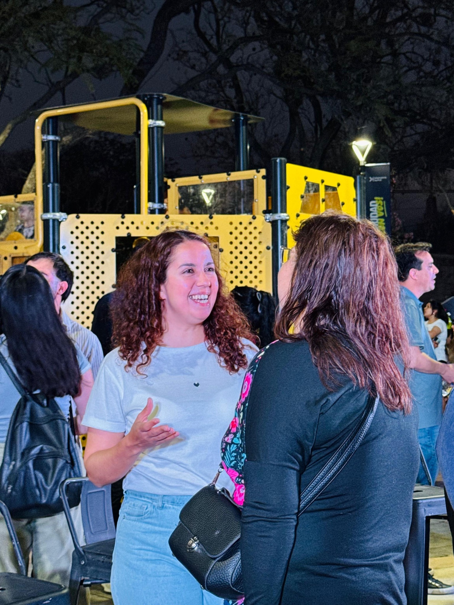 Inauguramos la plaza 1° de Mayo en Villa Parque Chacabuco, totalmente renovada con parquizado, luminaria LED, juegos, carteleras y un sector especial TEA .