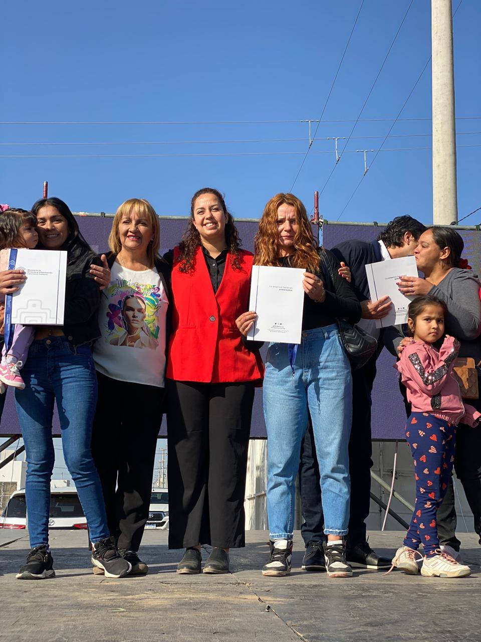 Compartimos uno de los momentos más lindos, la entrega de viviendas sociales.