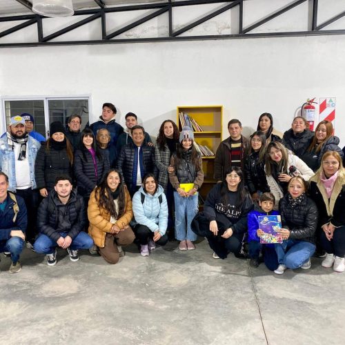 Llegamos al Centro Vecinal del barrio Alem con una nueva entrega de libros y una biblioteca en el marco de la campaña «Soltar un Libro».