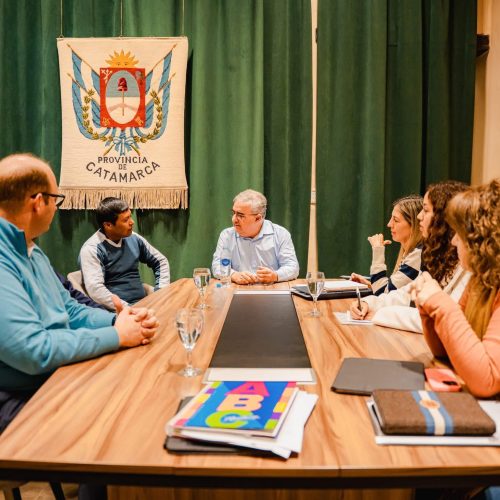 Acompañé al gobernador Raúl Jalil en la reunión que mantuvo con el cacique de El Tolar
