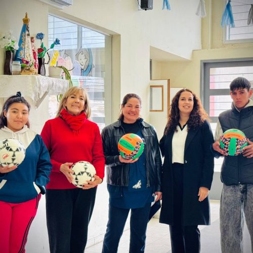 Estuvimos en la Unidad Institucional N° 1 «Ribera del Valle» compartiendo un taller de salud mental y entregando elementos deportivos.