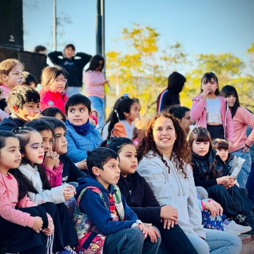 En el marco de nuestra Feria de las Emprendedoras, celebramos una fiesta inolvidable donde más de 1.000 niños y niñas disfrutaron de una tarde llena de juegos, música, regalos y mucha alegría.