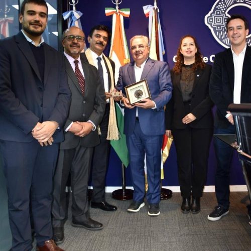 Nos reunirnos con el embajador Aajanesh kumar, autoridades del Gobierno de la India y representantes de empresas, para dialogar sobre las potencialidades de nuestra provincia en minería, turismo y agroindustria.