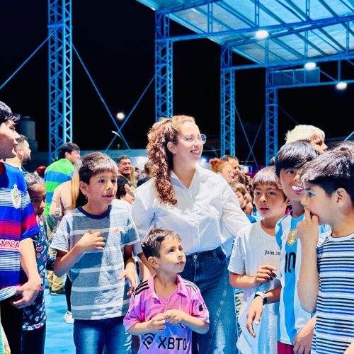 Celebramos la inauguración de la nueva cancha multideportiva en el Club El Auténtico, un sueño hecho realidad para la comunidad del sur de la Capital.