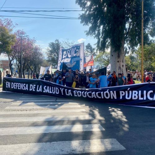 Hoy marchamos en defensa de la universidad y la salud pública, pilares fundamentales de una sociedad más justa e inclusiva.