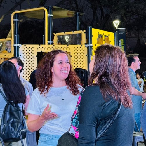 Inauguramos la plaza 1° de Mayo en Villa Parque Chacabuco, totalmente renovada con parquizado, luminaria LED, juegos, carteleras y un sector especial TEA .