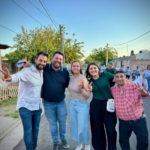 Hoy recorrimos el Circuito 7 junto al concejal Matias Funes, compartiendo una linda tarde con los vecinos y dirigentes de la zona.